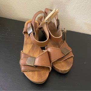 Zara • Wooden Buckle Sandals